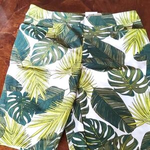 Time and Tru print Bermuda shorts. Size M 8 to 10